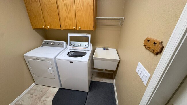 Building Photo - Sunland Springs Village