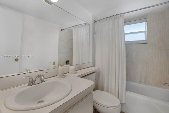 Building Photo - 950 Hillcrest Dr