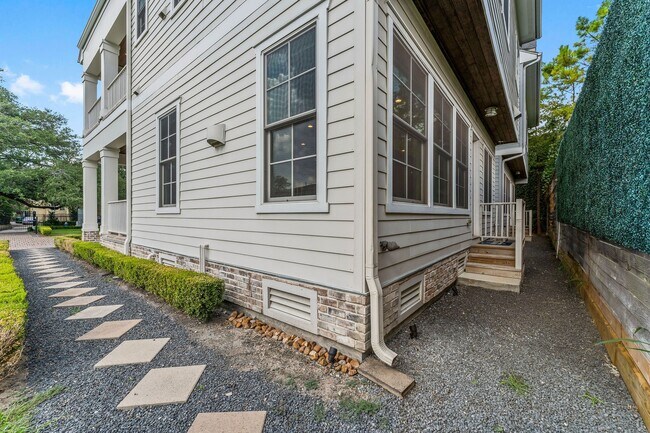 Building Photo - 426 Marshall St