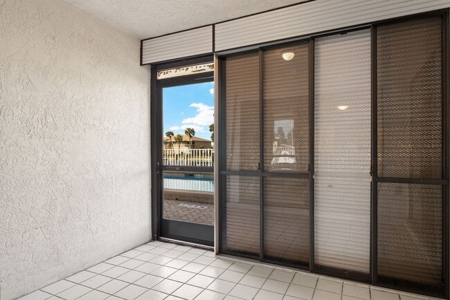 Building Photo - JK - Gulf access with dock and lift Boaters and Canal View Lover's Delight - 2 bedroom 2 bathroom...