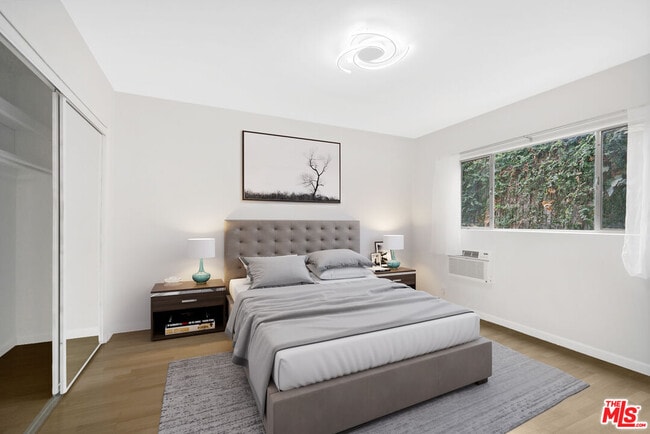 Building Photo - 2488 Beachwood Dr