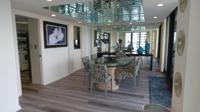 Building Photo - 115 Lakeshore Dr