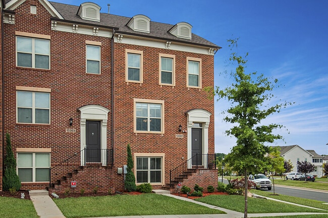 Building Photo - 3 Bed 4.5 Bath - Silver Spring Townhouse i...