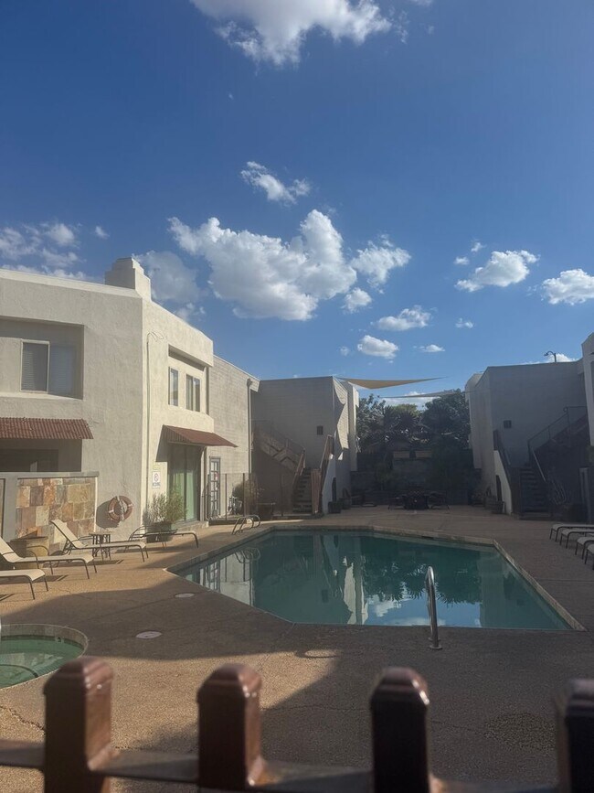 Primary Photo - Old Town Scottsdale Condo For Rent!