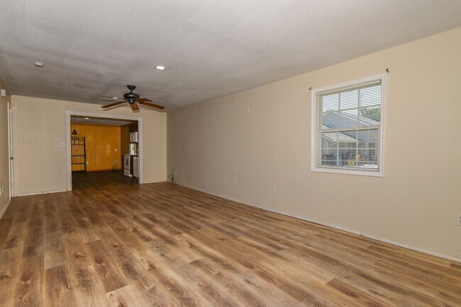 Building Photo - 195 FM 1564