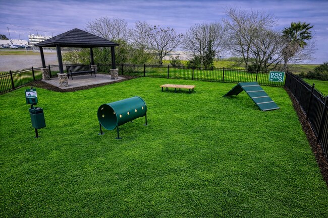 Building Photo - 928 Ferry Rd