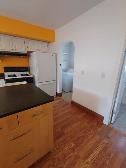 Building Photo - 11 Hinckley St