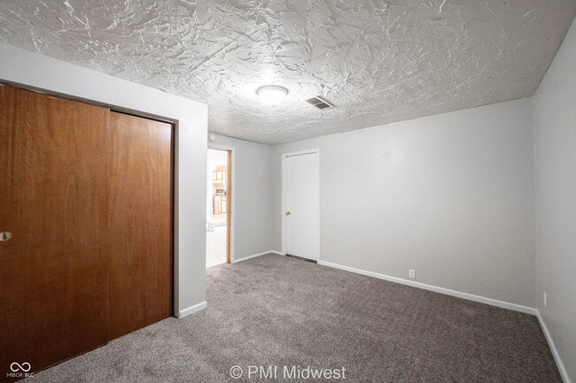 Building Photo - 2121 Euclid Dr