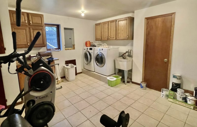 Building Photo - 5910 Thatcher Dr