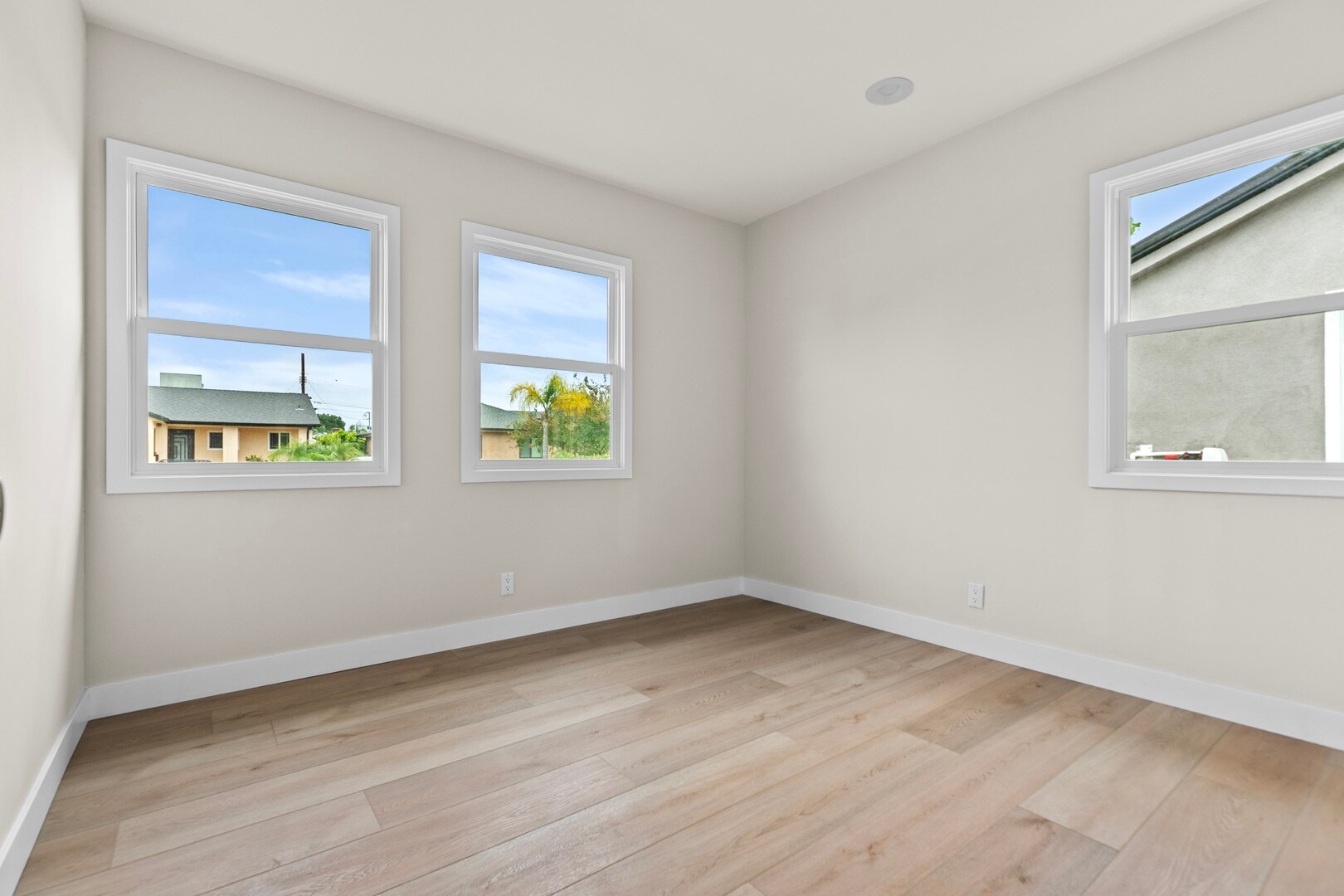 Building Photo - 6921 Bluebell Ave