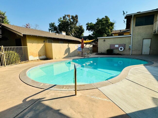 Building Photo - Spacious 2BD/2BTH with Private 2 Car Garage!