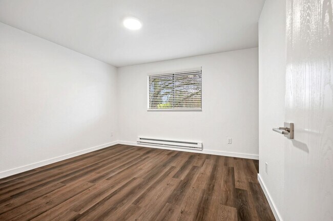 Building Photo - 2109 123rd Ave NE