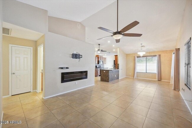 Building Photo - 11144 E Laurel Ln