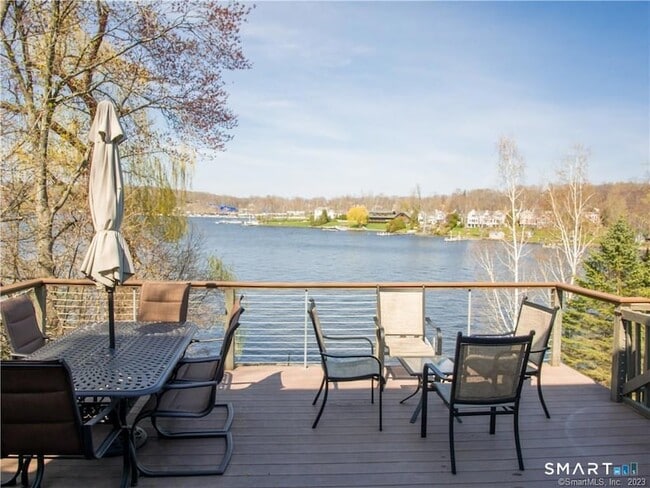 Building Photo - 14 Shore Rd