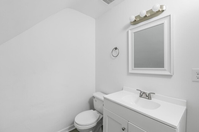 Building Photo - Spacious 4-Bedroom Home with Modern Upgrades Throughout