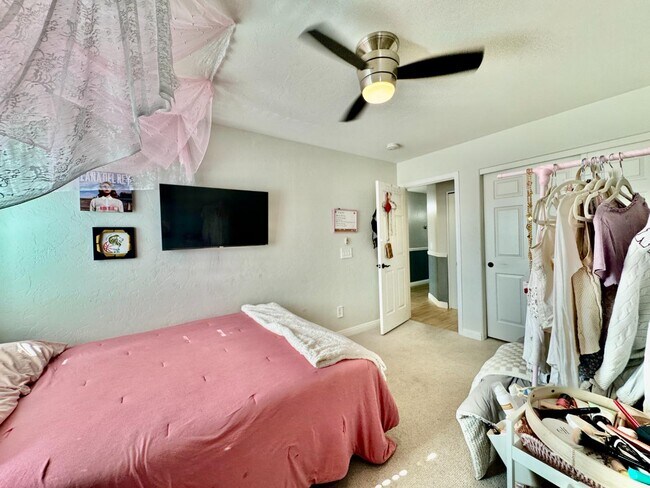 Building Photo - 12768 N Lantern Way