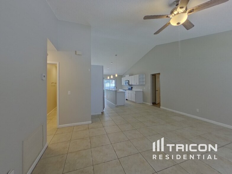 Building Photo - 10206 Deepbrook Dr