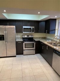 Building Photo - 1024 W 79th St