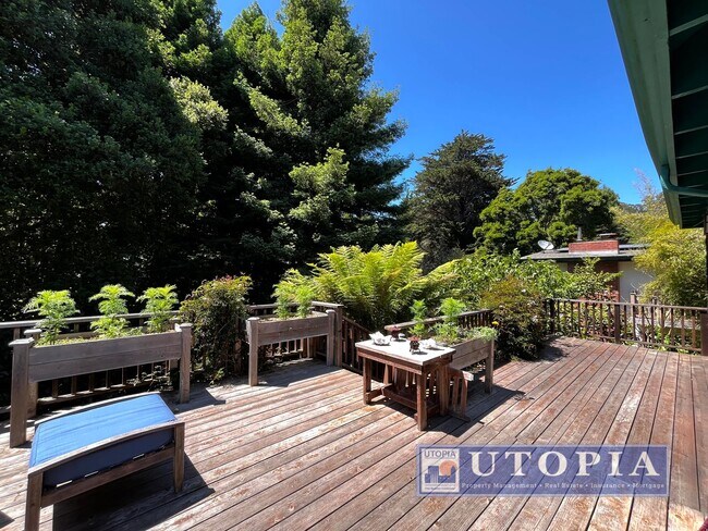 Building Photo - Beautiful, custom finished home in Aptos, ...