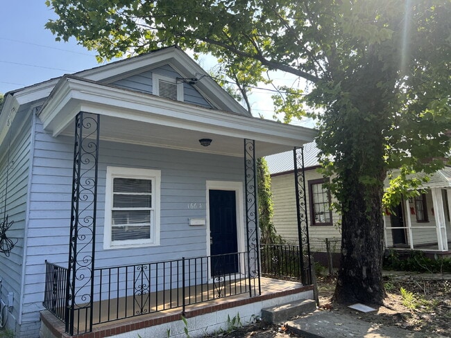 Building Photo - Charming 2 Bedroom Cottage Near King Mill ...