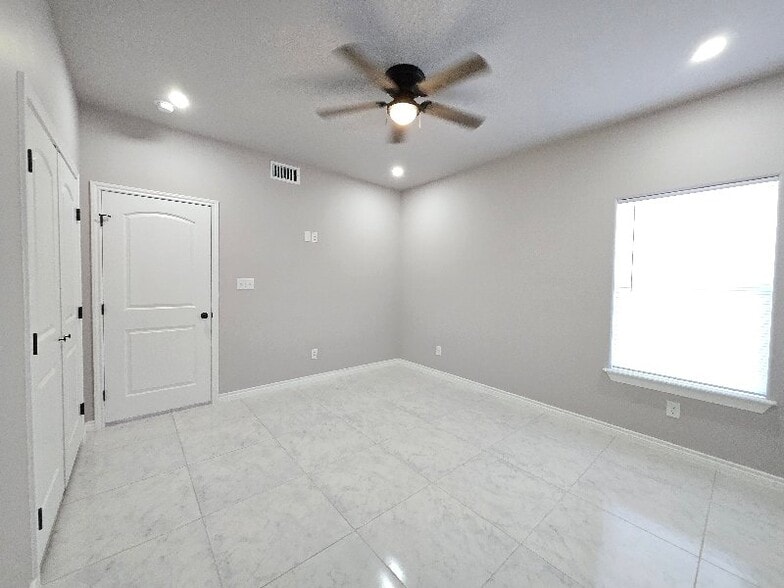 Building Photo - 2777 Chavarria St