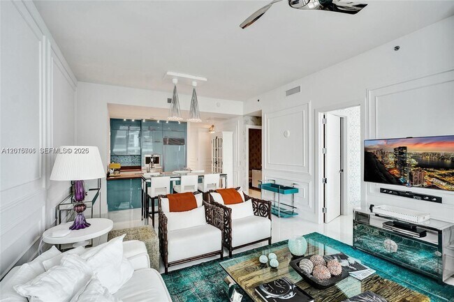 Building Photo - 15811 Collins Ave