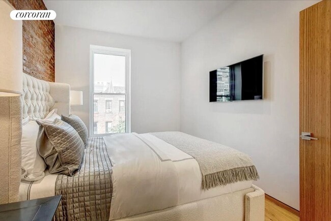 Building Photo - 103 W 122nd St