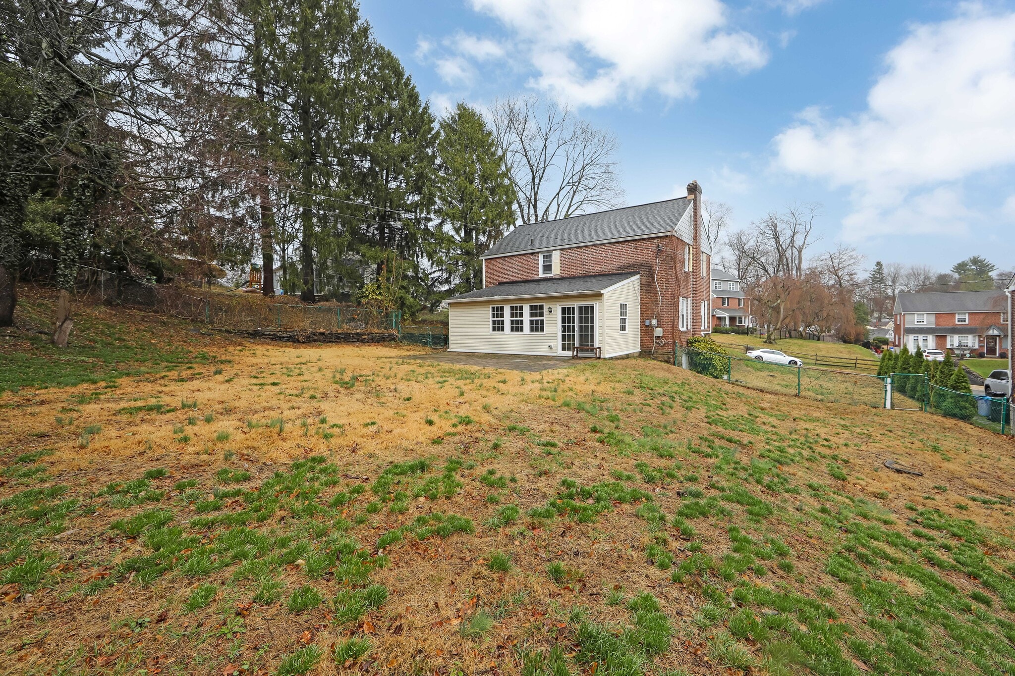 Building Photo - 204 Greenbriar Ln