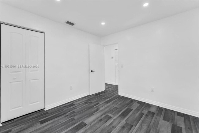 Building Photo - 4917 SW 43rd Terrace