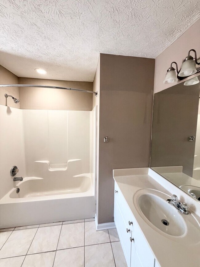 Building Photo - 1477 N Donahue Dr