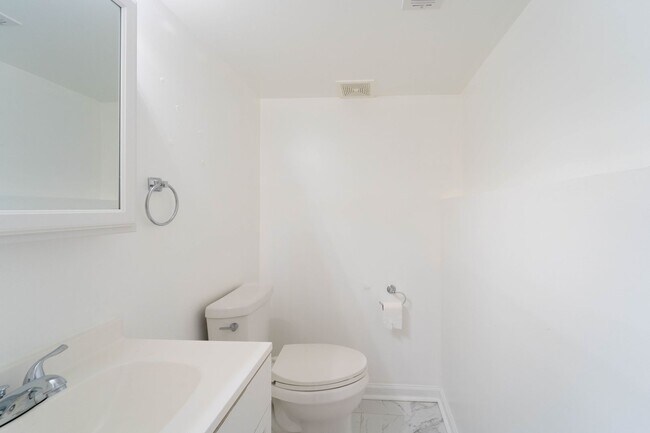 Building Photo - 3 bed 2 bath Chancellor Hills Home