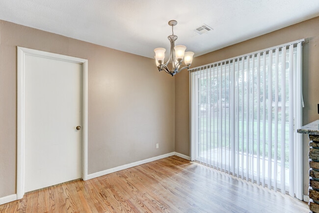 Building Photo - Spacious 3-Bedroom Home with a Fenced Yard and Easy Access to Everything!