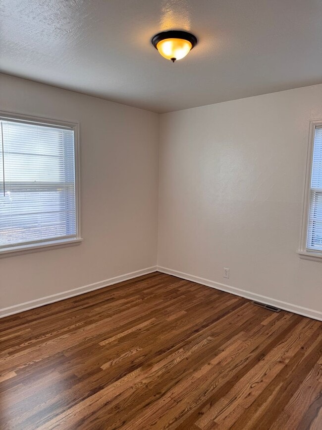 Building Photo - 2 Bed 1 Bath House W/A Garage for Storage!!!!!!