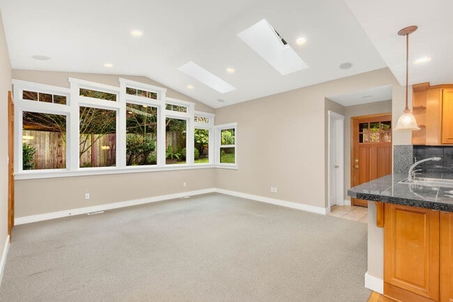 Building Photo - 1305 5th St