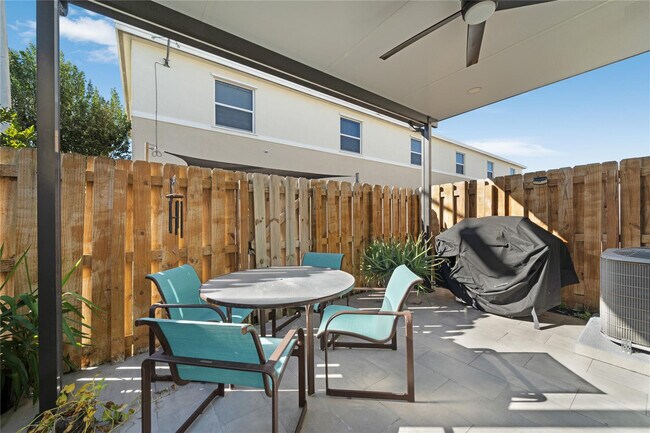 Building Photo - 561 NE 5th Terrace