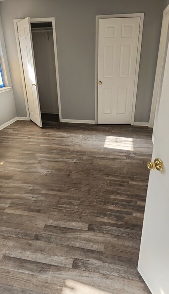 Master Bedroom with double closet - 118 Zinnia Dr