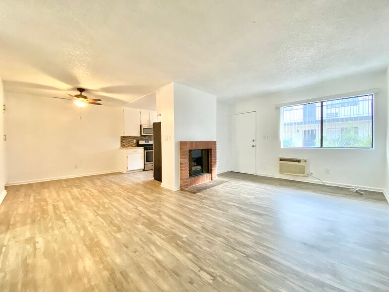 Building Photo - Villa D'Roga