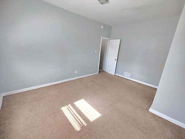 Building Photo - *Spacious & Updated 2BD/2BA Single Family ...