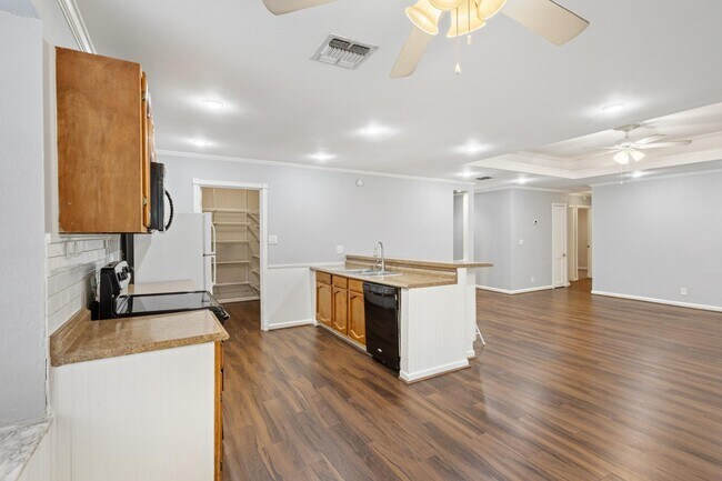 Building Photo - 4823 Blue Heron Dr