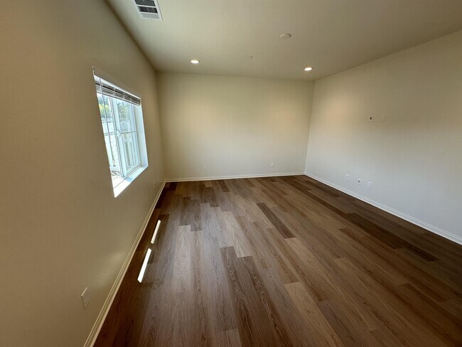 Building Photo - 2262 W Mill St