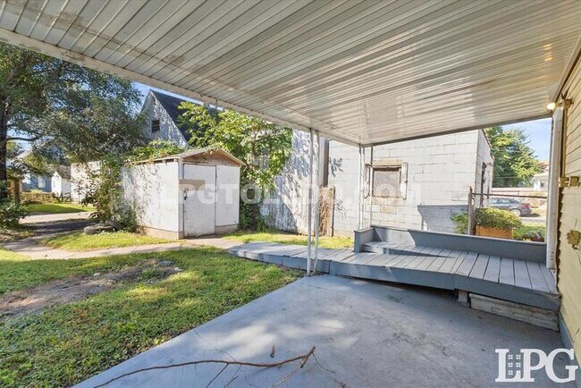 Building Photo - 1204 Navarre Ave