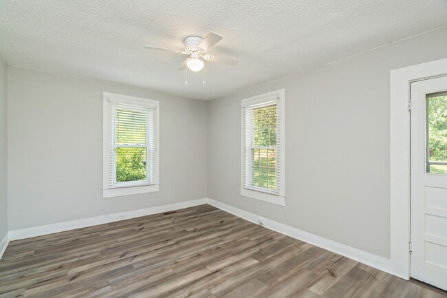 Building Photo - 4100 Garnet Dr