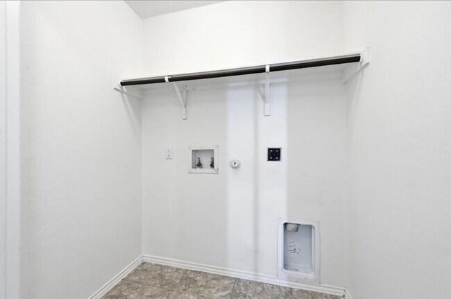 Building Photo - 10209 Crescendo Ln
