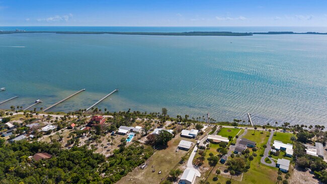 Building Photo - 4003 S Indian River Dr