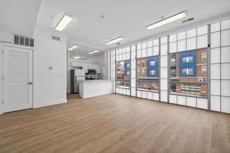 Building Photo - 116 E 3rd St