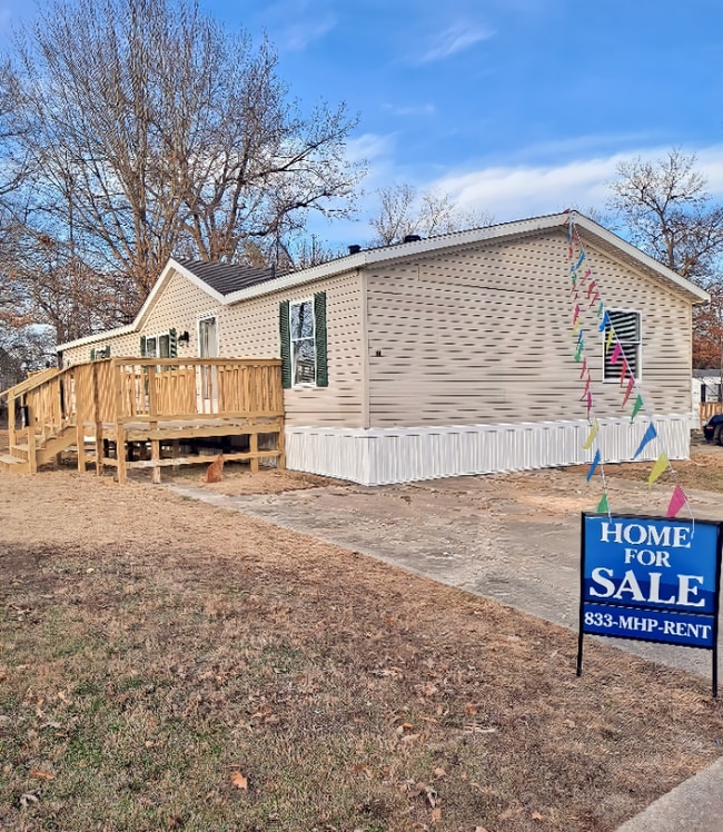 Building Photo - 17 Deerwood Park