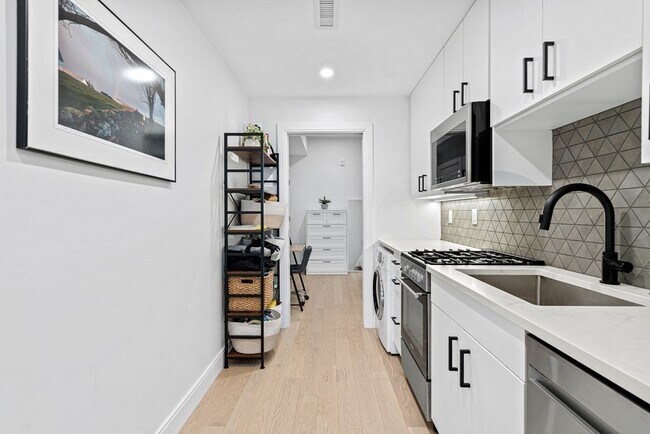 Building Photo - 71 Border St