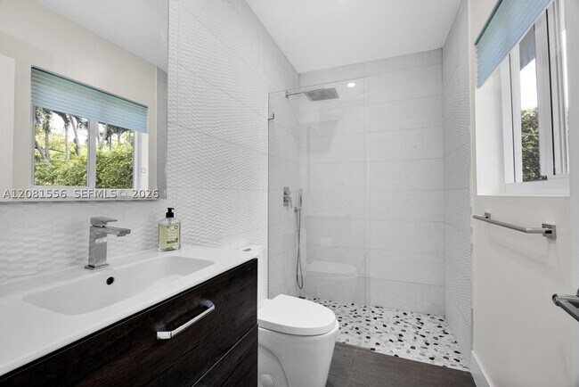 Building Photo - 6610 Santona St