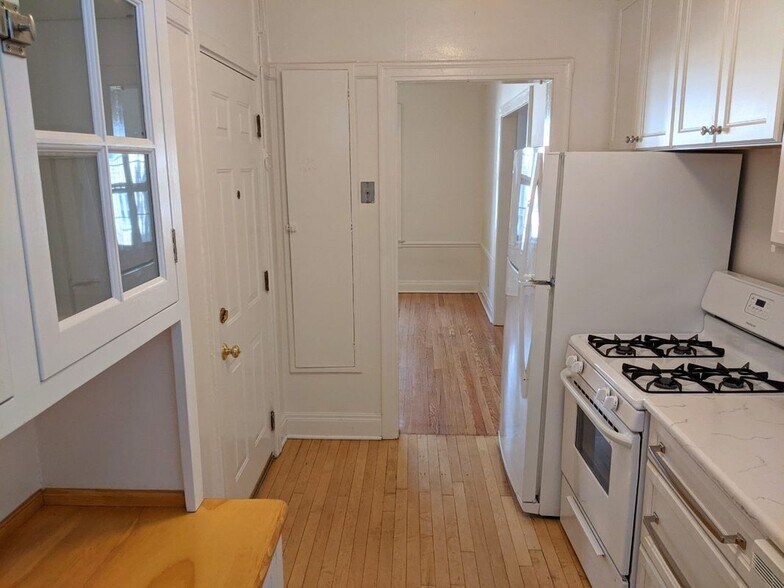 Building Photo - 1135 Maple Ave