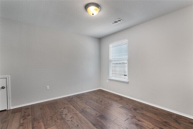 Building Photo - 10423 Turnbull Loop
